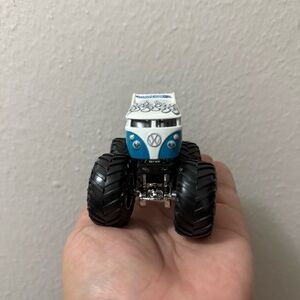 Hot WHEELS Monster Truck VW Drag Bus